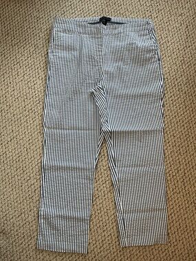 Adrienne Vittadini Navy and White Vertical Stripe Capri. Size 10